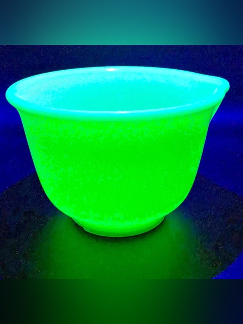 Vintage Hamilton Beach Uranium Custard Glass Mixing Bowl - 1930s-1950s
